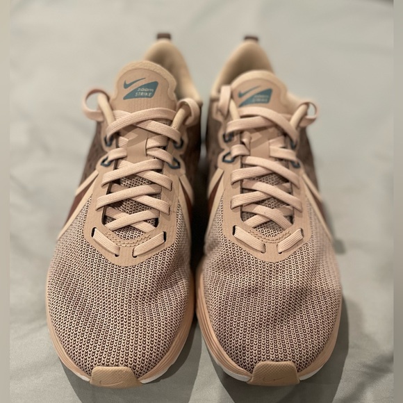 Womens Nike zoom running shoes - Picture 3 of 6